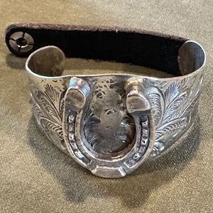 Barbosa engraved horseshoe cuff bracelet